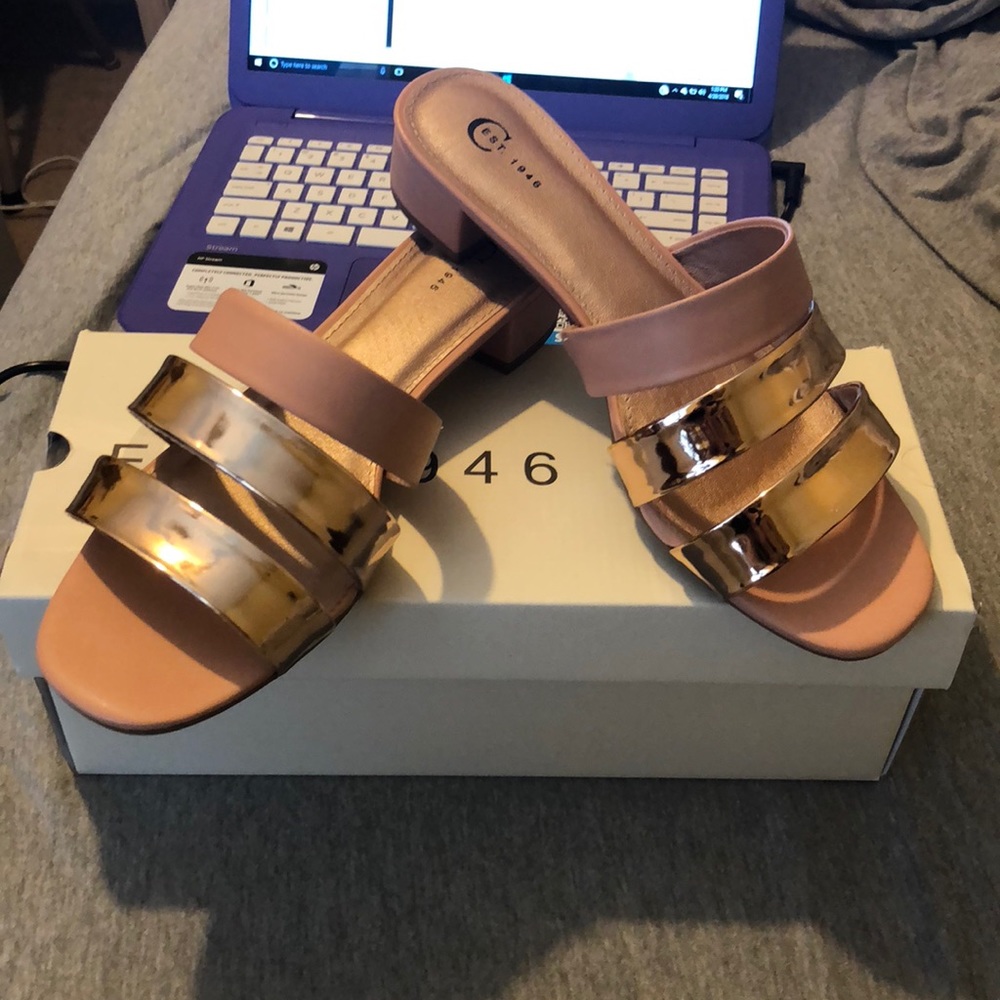 Pink and gold shoes 🤩 about to delete
